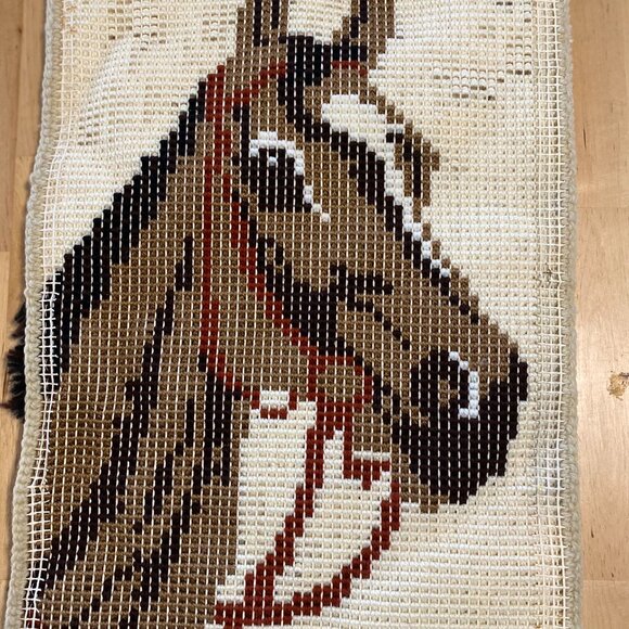 63-(VHD) Vintage. Home Decor. Latch Hooked. Horse. - Picture 4 of 7